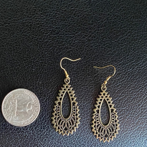 Earrings - Picture 4 of 4